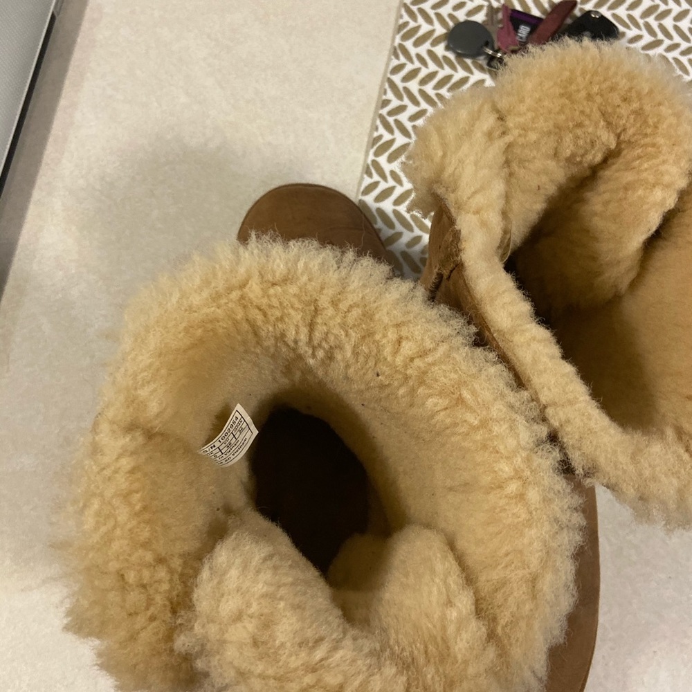 bailey bow uggs - Picture 6 of 6